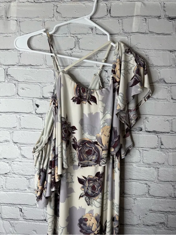 Sugar lips Floral Cold-Shoulder Maxi Dress in Cream and Gray - Image 3