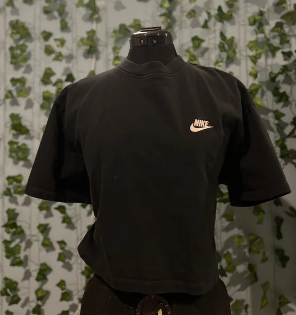 Nike Black  crop top - Image 3