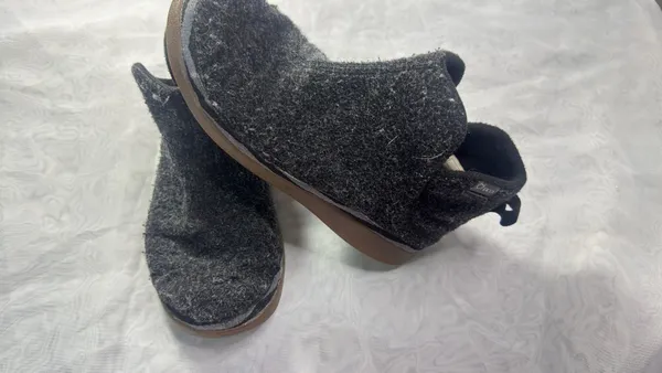 Chaco Felt Slip-On Ankle Boots Black - Image 2
