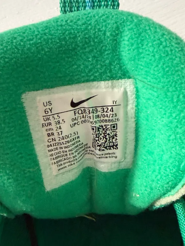Nike Air Tennis Shoes size 6 youth - Image 2