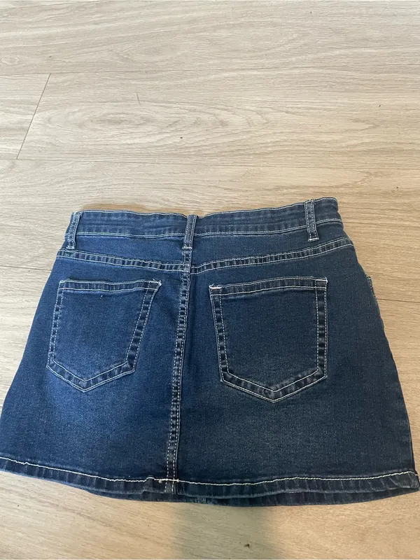 SHEIN Dark Blue Denim Mini Skirt with Contrast Stitching - Image 2