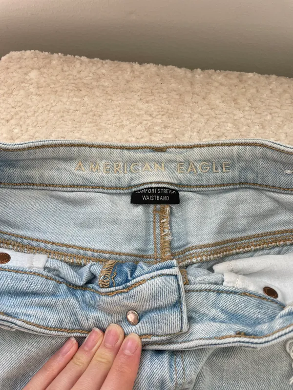American Eagle Light Washed Jean Shorts - Image 4
