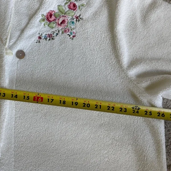 Aria White Terrycloth Robe Muumuu Floral Embroidered XL Grandmacore Cottagecore - Image 9