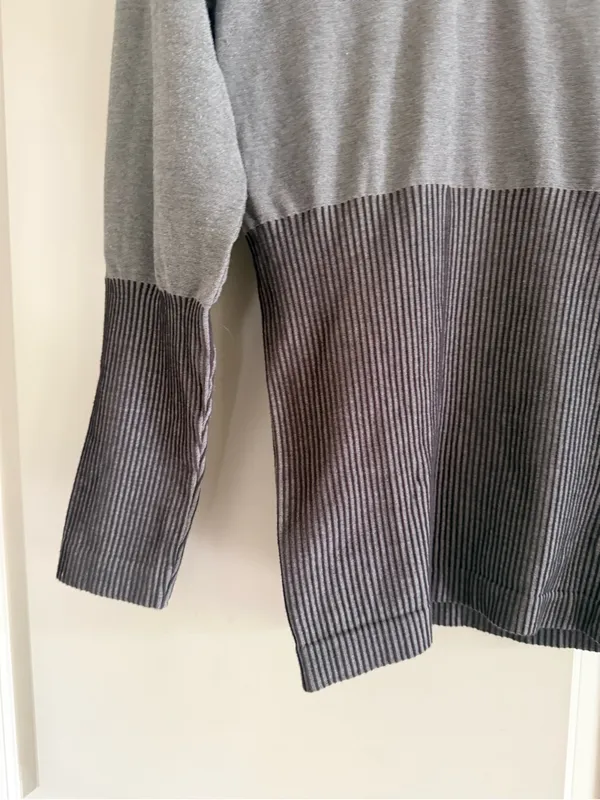 Women's Two-Tone Gray V-Neck Knit Top - Image 2