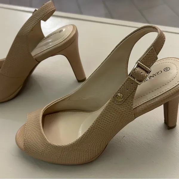 Heels Giani Bernini Beige Slingback Heels 7 1/2 M like new! Nice/Clean - Image 5