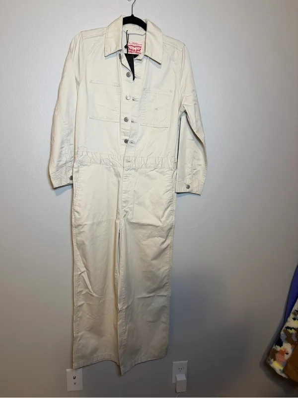 Levi’s Iconic Denim Coverall Jumpsuit NWT $128 small - Image 4
