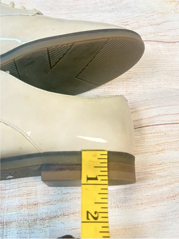 Karl Lagerfeld Paris Women’s Sz 8 IVA Beige Oxford Patent Leather Dress Shoes - Image 8