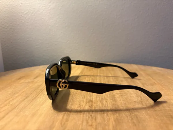 Gucci Sunglasses Black - Image 8