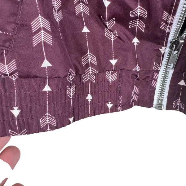 Empyre Burgundy‎ White Arrow Hooded Windbreaker Jacket Medium - Image 6
