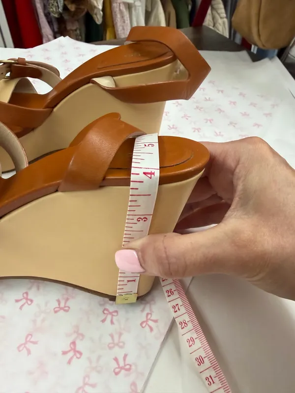 Chloé Wedge Leather Sandals - Image 9