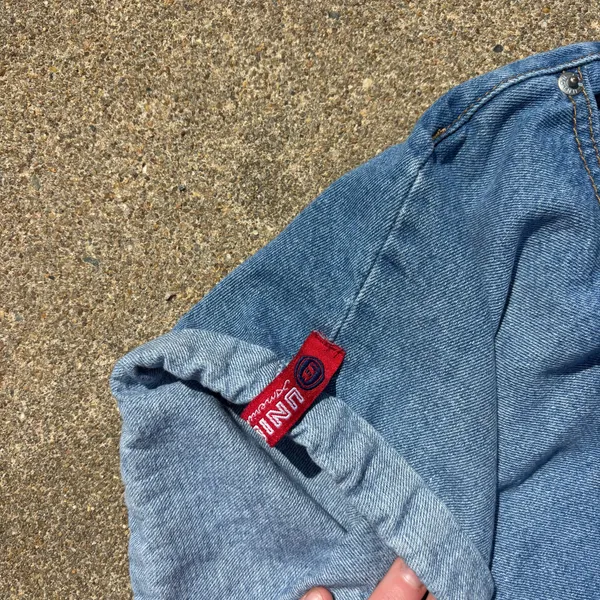 Vintage UNIONBAY blue denim cuffed mom shorts. - Image 2
