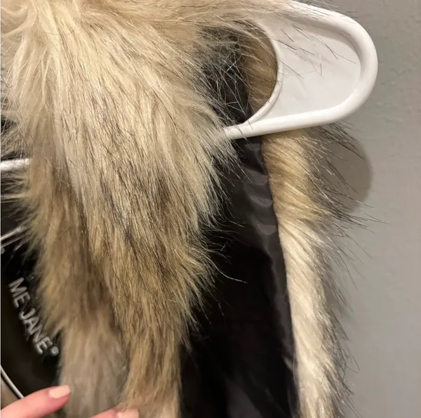 Me Jane Faux Fur Vest - Image 4