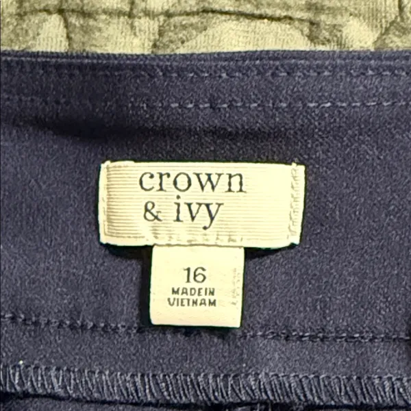 Crown & Ivy women’s size 16 scalloped solid blue millennium elastic waist shorts - Image 7