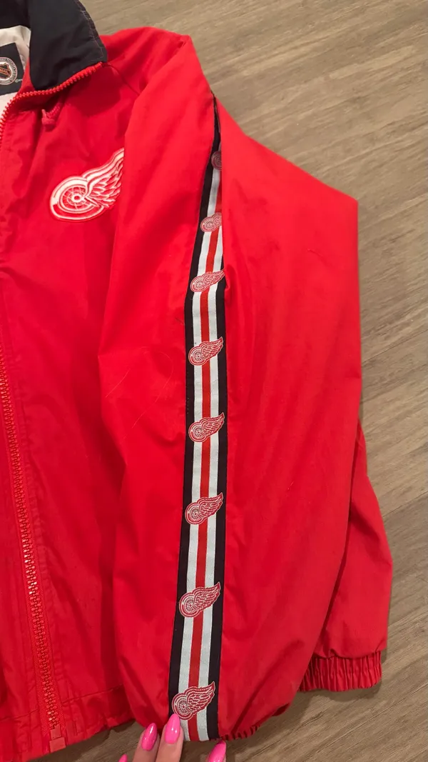 Vintage red wings Size L - Image 2