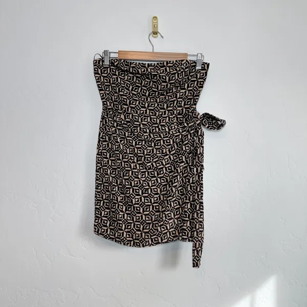 Urban Outfitters | OU Juliette Geo Wrap Strapless Mini Dress, Black | Medium‎ - Image 4