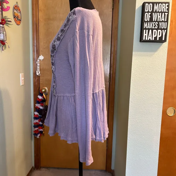 Eyeshadow lavender long sleeve peplum top oversized L - Image 4
