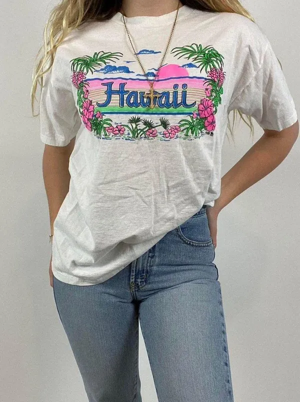 Vintage Hawaii Graphic T-Shirt - Image 2