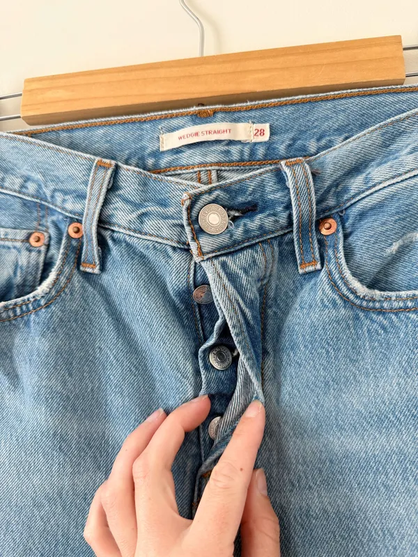 Levi’s Wedgie Straight Light Wash Distressed Jeans - Image 2