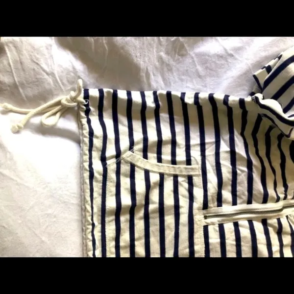 American Eagle top with hood - Image 6