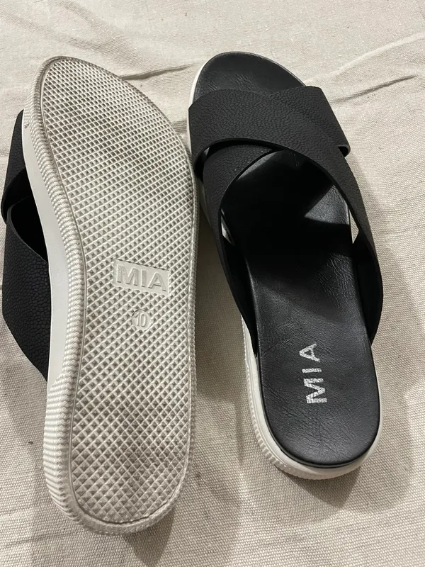 MIA Black Platform Sandals - Image 2