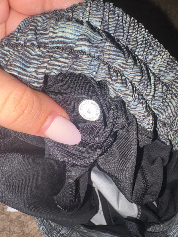 Lululemon Shorts 4" Hotty Hot - Image 5