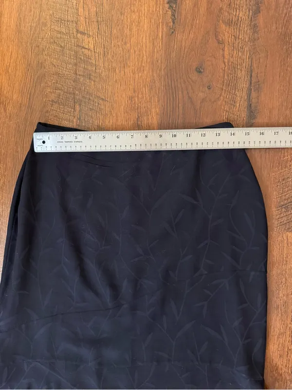 TAHARI black asymmetrical tulip hem skirt, size 8 - Image 9