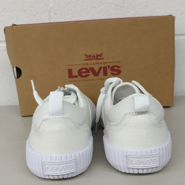 New w/ box Levi's sz women's 8 all solid white sneakers chunky gum - Image 5