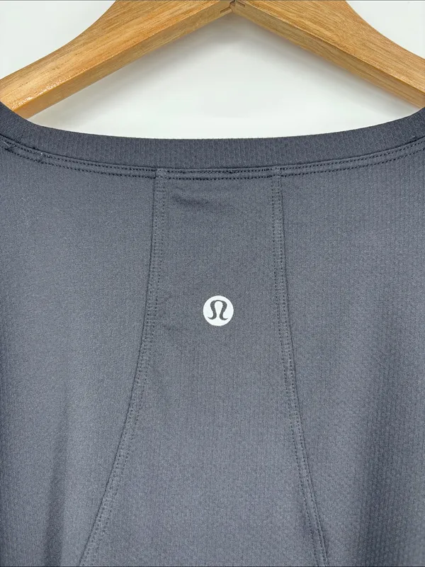 Lululemon Muscle Love Long Sleeve Women's Size Medium in Black - Image 6