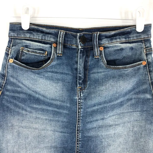 BlankNYC Faded Light Wash Denim Skirt A-Line‎ Raw Hem Mini Skirt Size 25 - Image 2