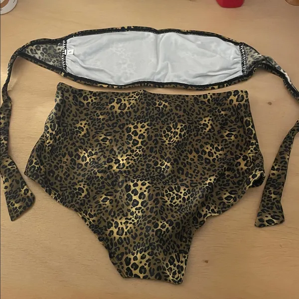 Free with Bundle New Women’s Leopard Print Bikini Set High rise size Small - Image 4