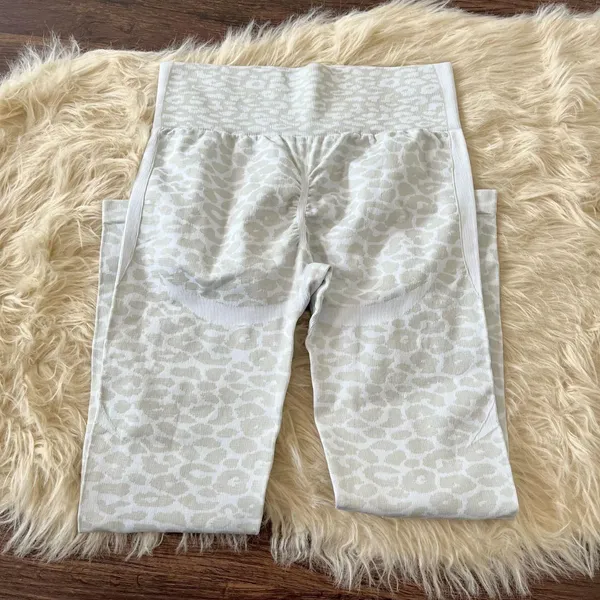 Source Unknown Iron Panda Fit Light Grey Cheetah Print Matching Leggings & Sports Bra L - Image 6