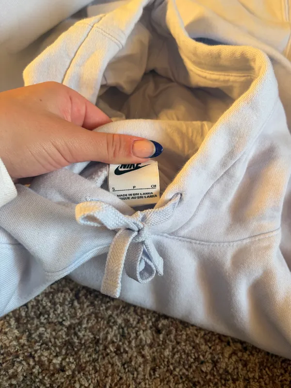 Small Nike Light Blue Hoodie - Image 4