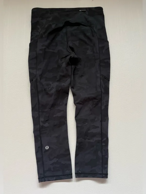 lululemon athletica‎ Black Camo High-Rise Crop Leggings Size 4 - Image 3