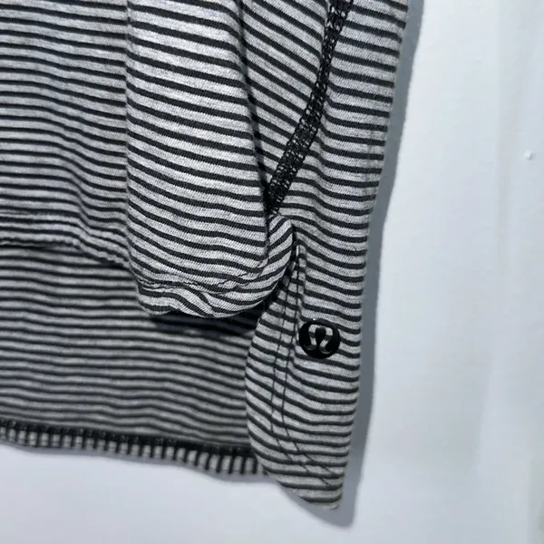 Lululemon Circadian long sleeve casual top size 2 - Image 4