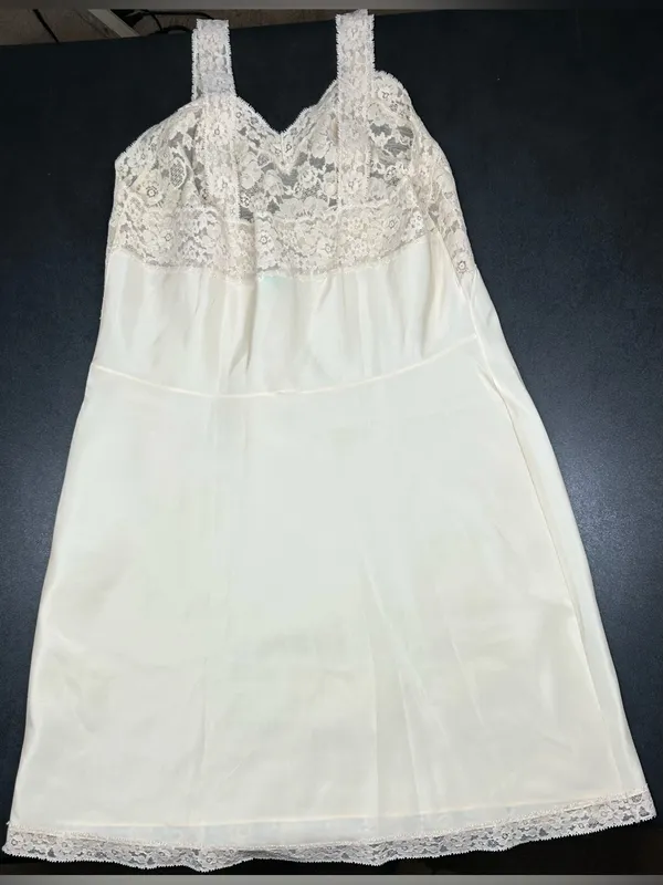 Vintage 1950’s Lady Lynne Size Small Cream Cami Nightgown - Image 4