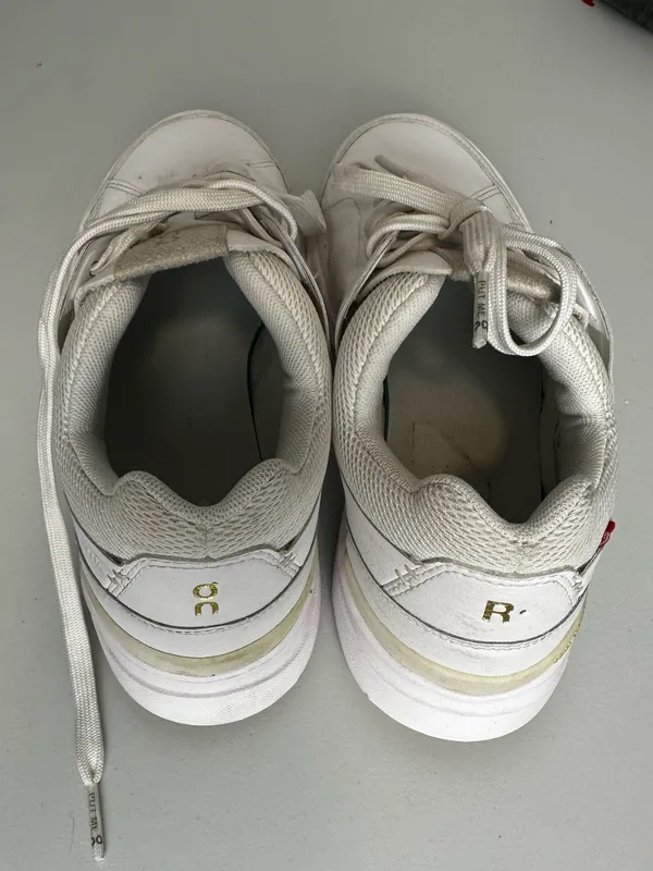 On The Roger Centre Court Tennis Sneaker‎ Women’s Sz 8 - Image 4