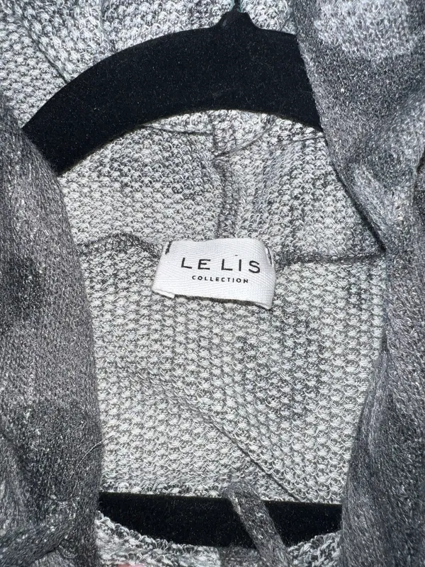 Le lis Pullover Hoodie - Image 4