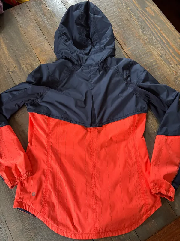 Lululemon Run: Get Up and Glow Reflective Jacket - Image 4