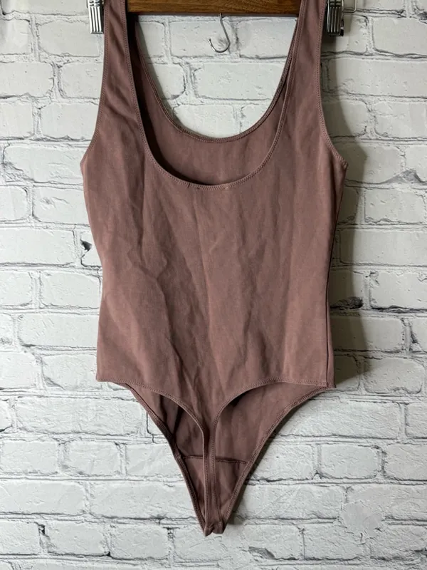 Wilfred Free Aritzia classic brown body suit medium - Image 3