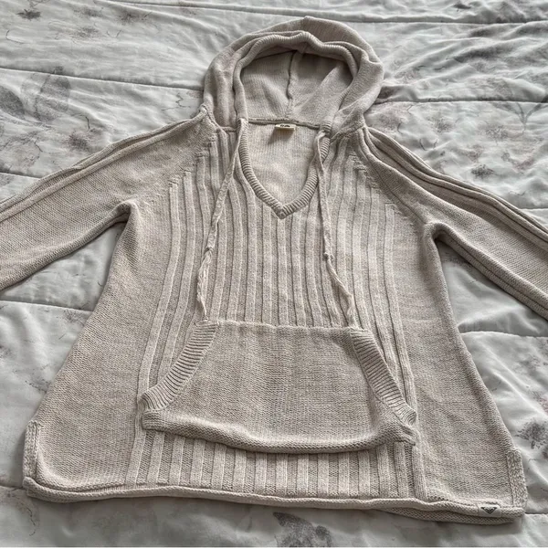 Roxy Cream cable Knit Hooded V-neck kangaroo pocket Sweater, size M outdoor - Image 5