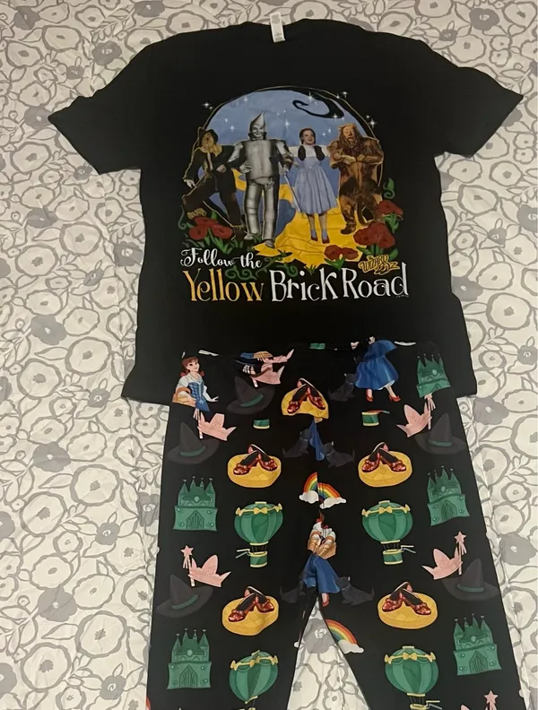 Wizard Of Oz Woman’s 2 Piece Set Leggings and T Shirt NWOT (SZ Med) - Image 4