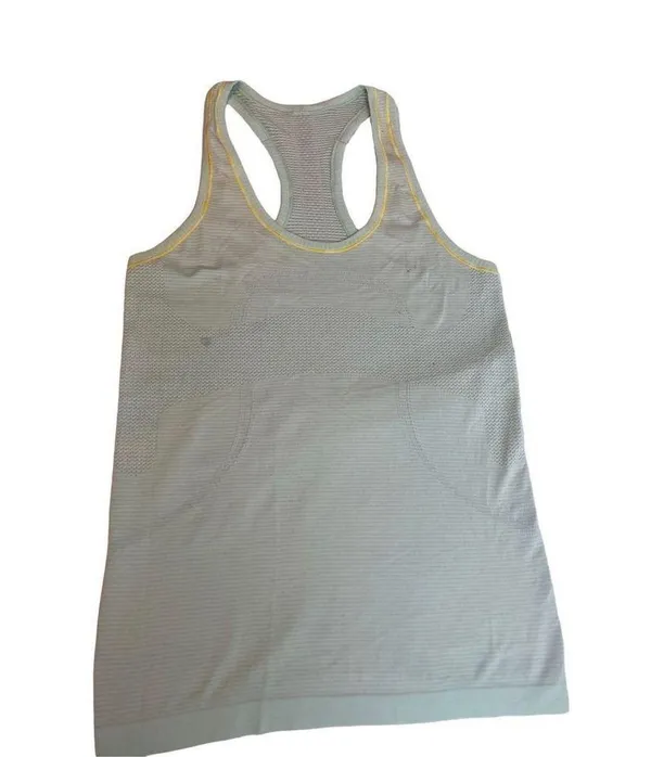 Lululemon swifty mint green size 6 - note pics (small stain) - Image 11