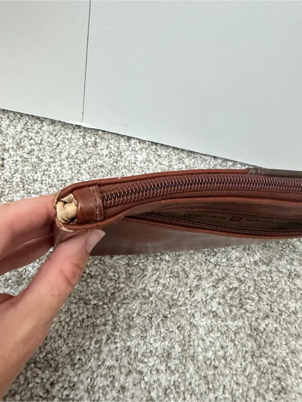Vintage 1990s Stone Mountain Brown Two-Tone Faux Leather 9" Wristlet Clutch - Image 8