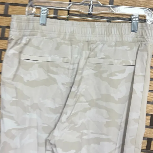 Athleta Gray And Tan Brooklyn Camo Jogger Size‎ 10 - Image 6
