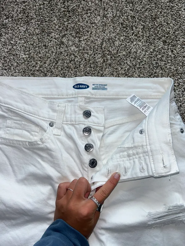 Old Navy White Jeans - Image 2