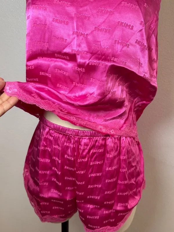 SKIMS Hot Pink Jacquard Lace PJ set size M - Image 6