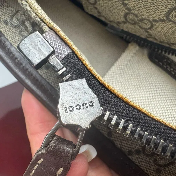 GUCCI GG Supreme Monogram Medium Zippered Shopping Tote Dark Brown. - Image 14