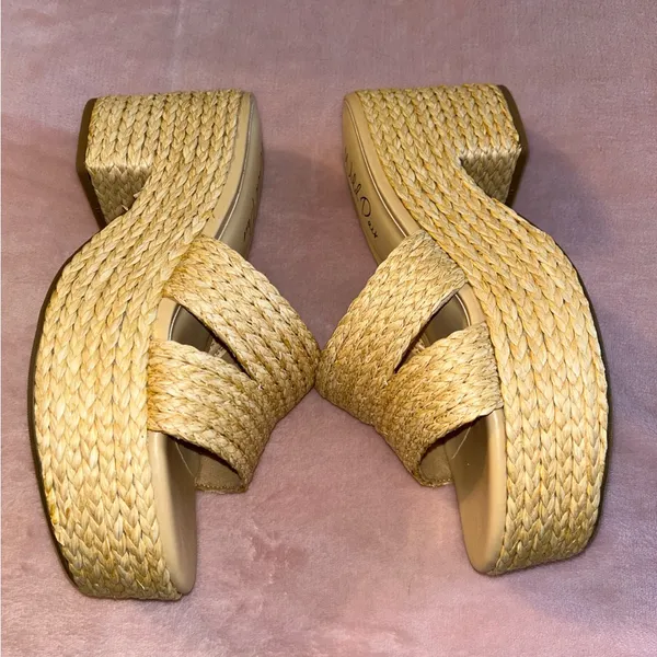 Wild Pair Niftyy woven espadrille beige heeled wedge size 8.5 open toe - Image 4