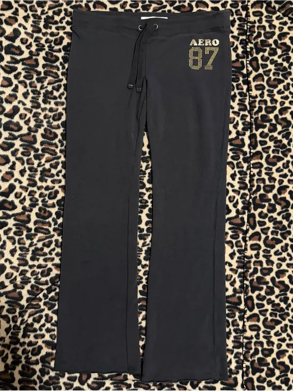 2000s vintage style 2013 Aeropostale bedazzled grey low rise flare sweatpants - Image 2