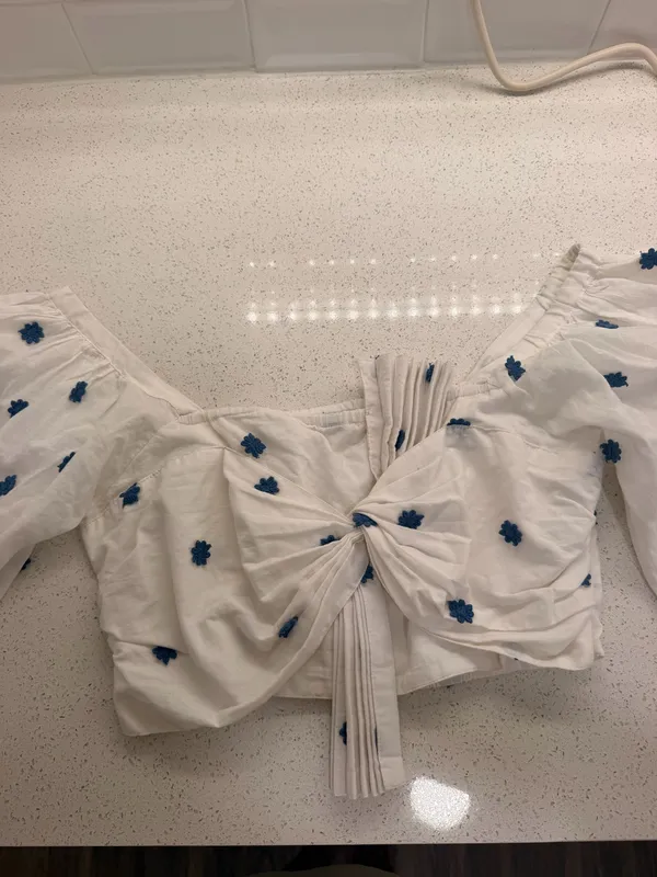 Farm Rio Top Crop Flowers white Long Sleeve - Image 2